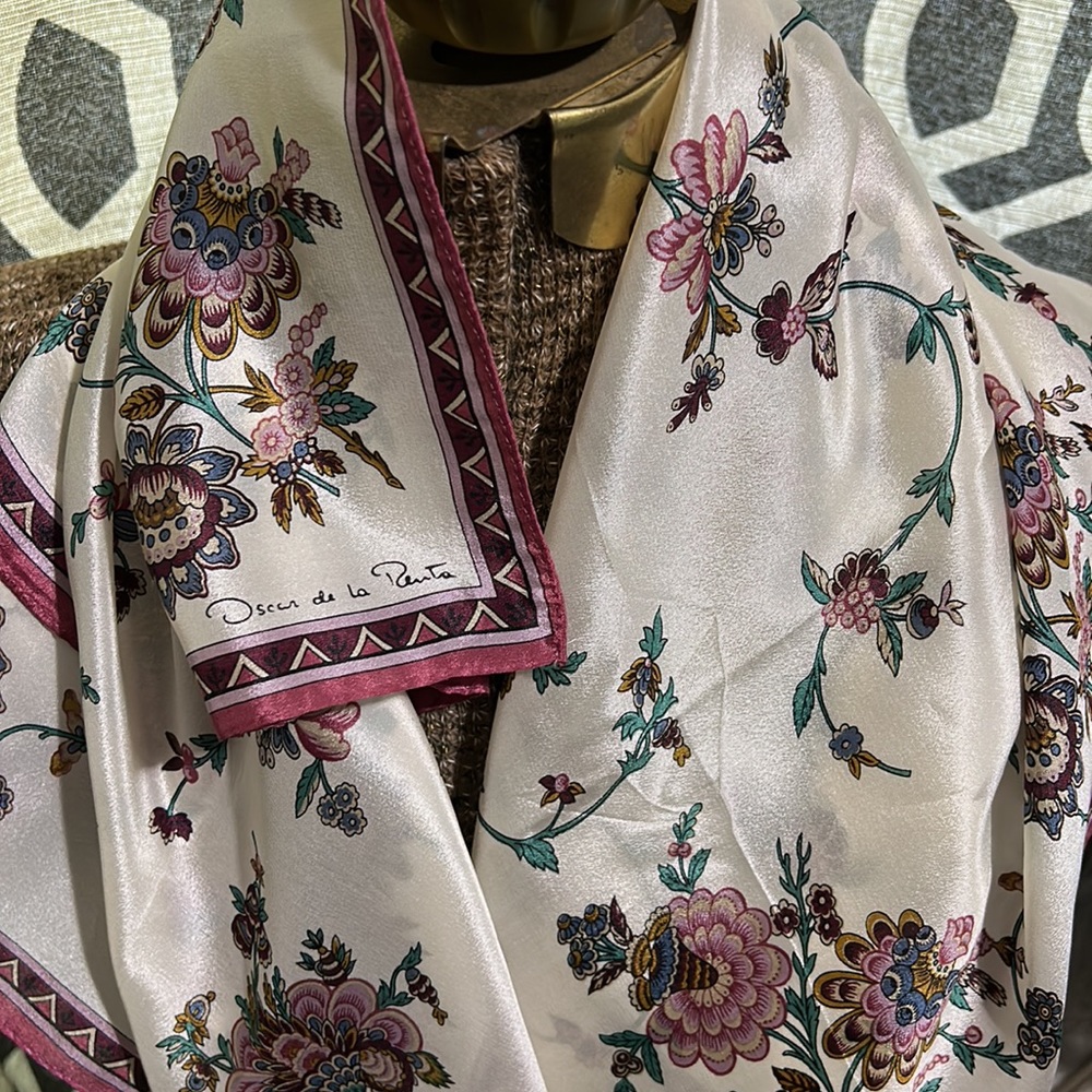 Beautiful Oscar de la Renta silk scarf